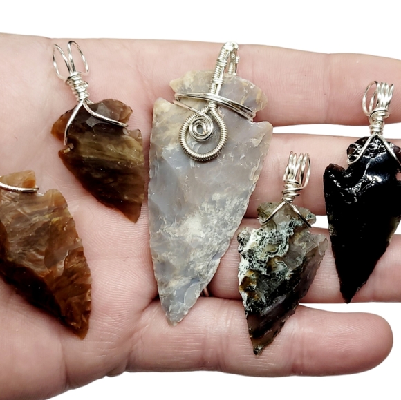 Set of 5 handcrafted, wire wrapped arrowhead pendants - Picture 2 of 4